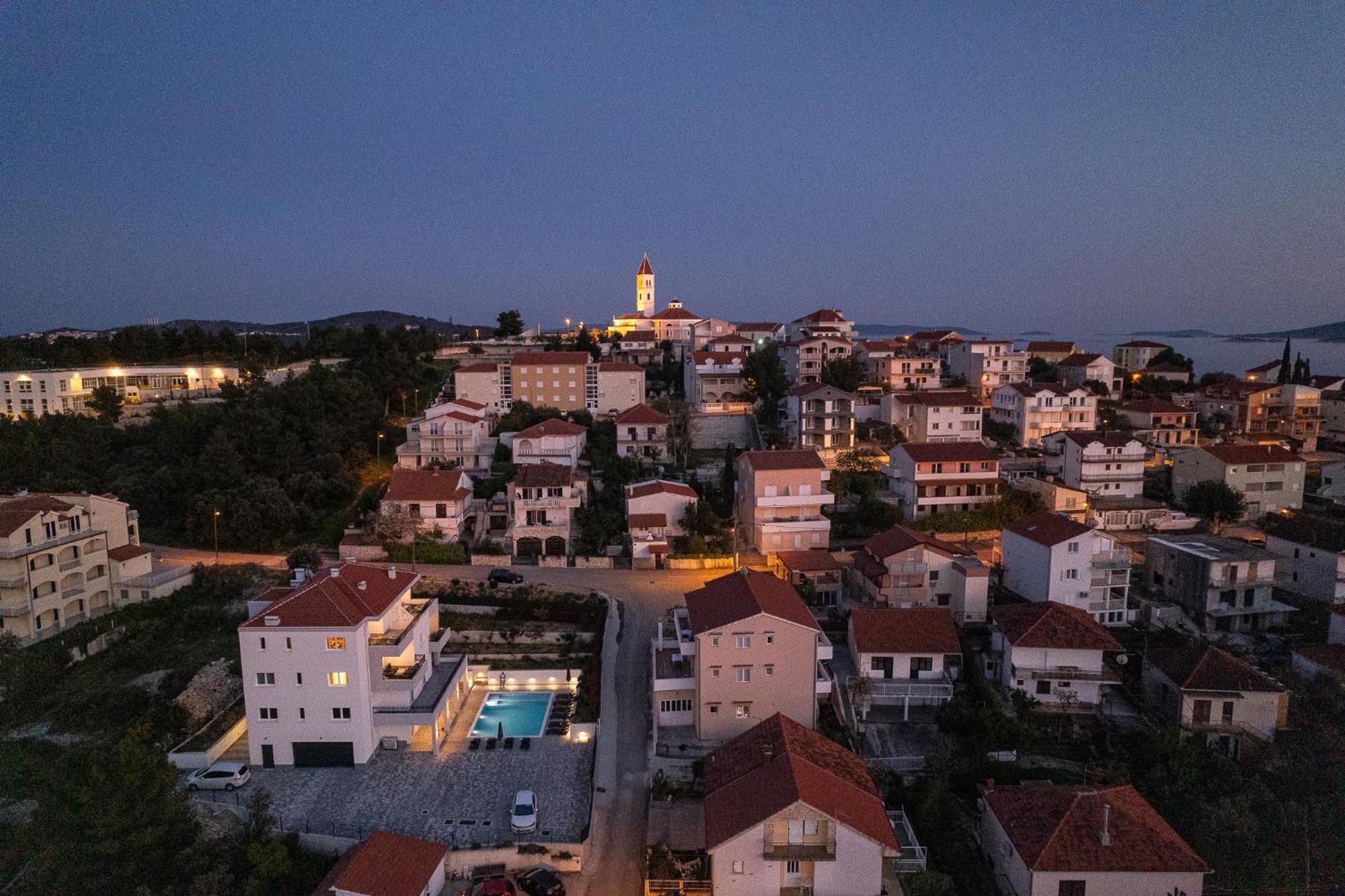 Villa Barbara & Zoran With Free Parking And Heated Swimming Pool Seget Vranjica Extérieur photo