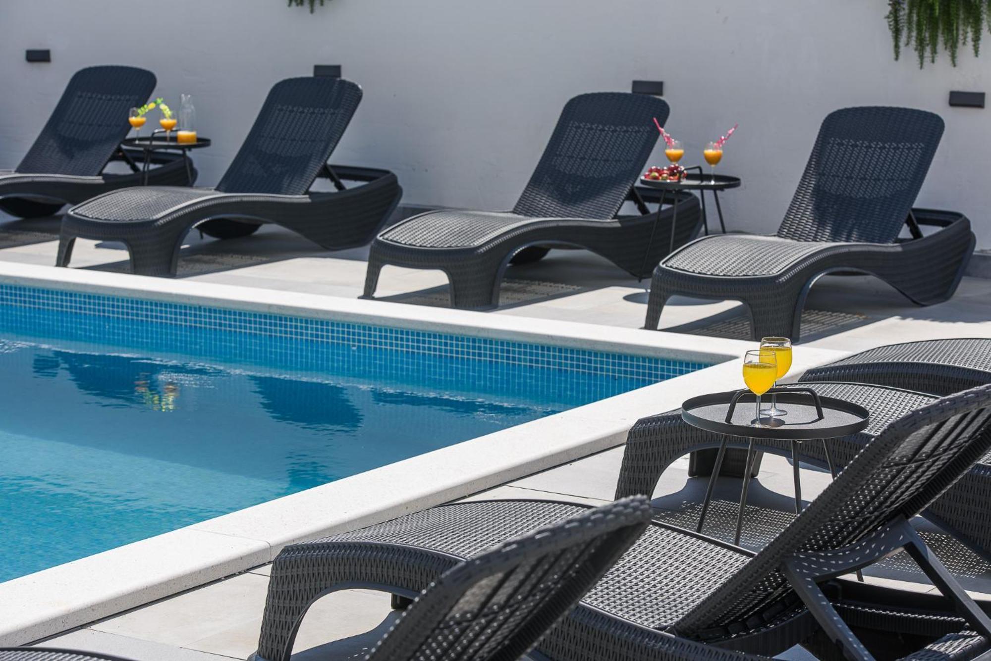Villa Barbara & Zoran With Free Parking And Heated Swimming Pool Seget Vranjica Extérieur photo