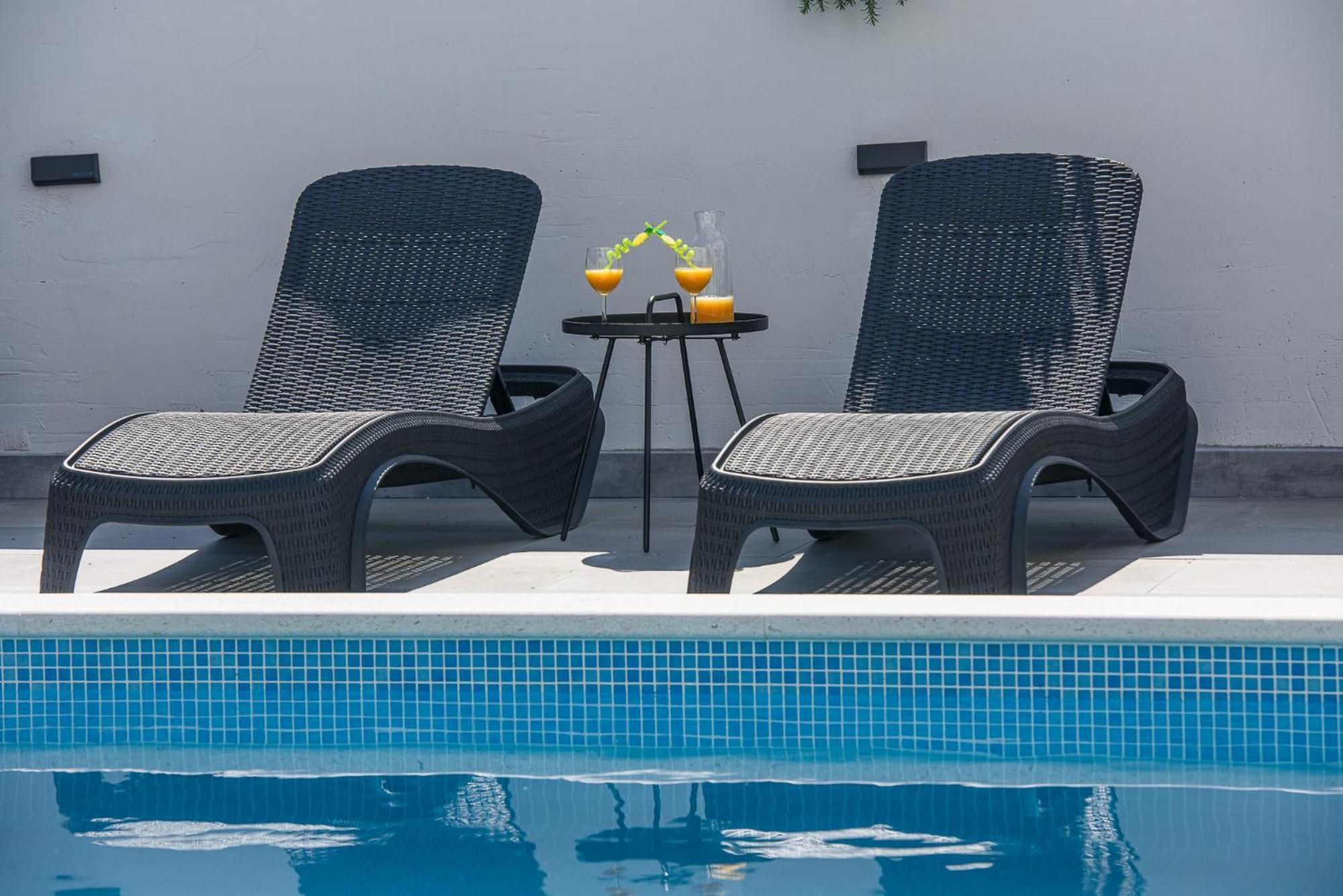Villa Barbara & Zoran With Free Parking And Heated Swimming Pool Seget Vranjica Extérieur photo