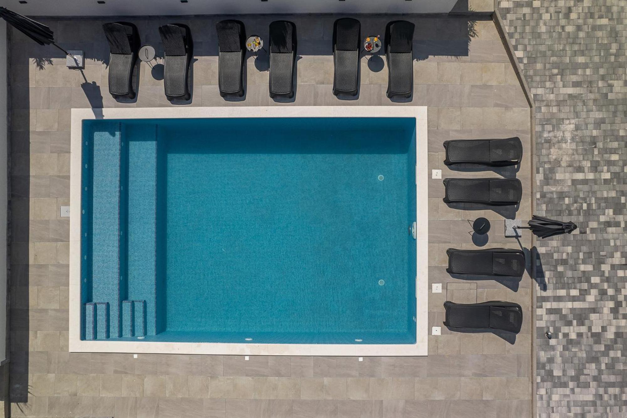 Villa Barbara & Zoran With Free Parking And Heated Swimming Pool Seget Vranjica Extérieur photo