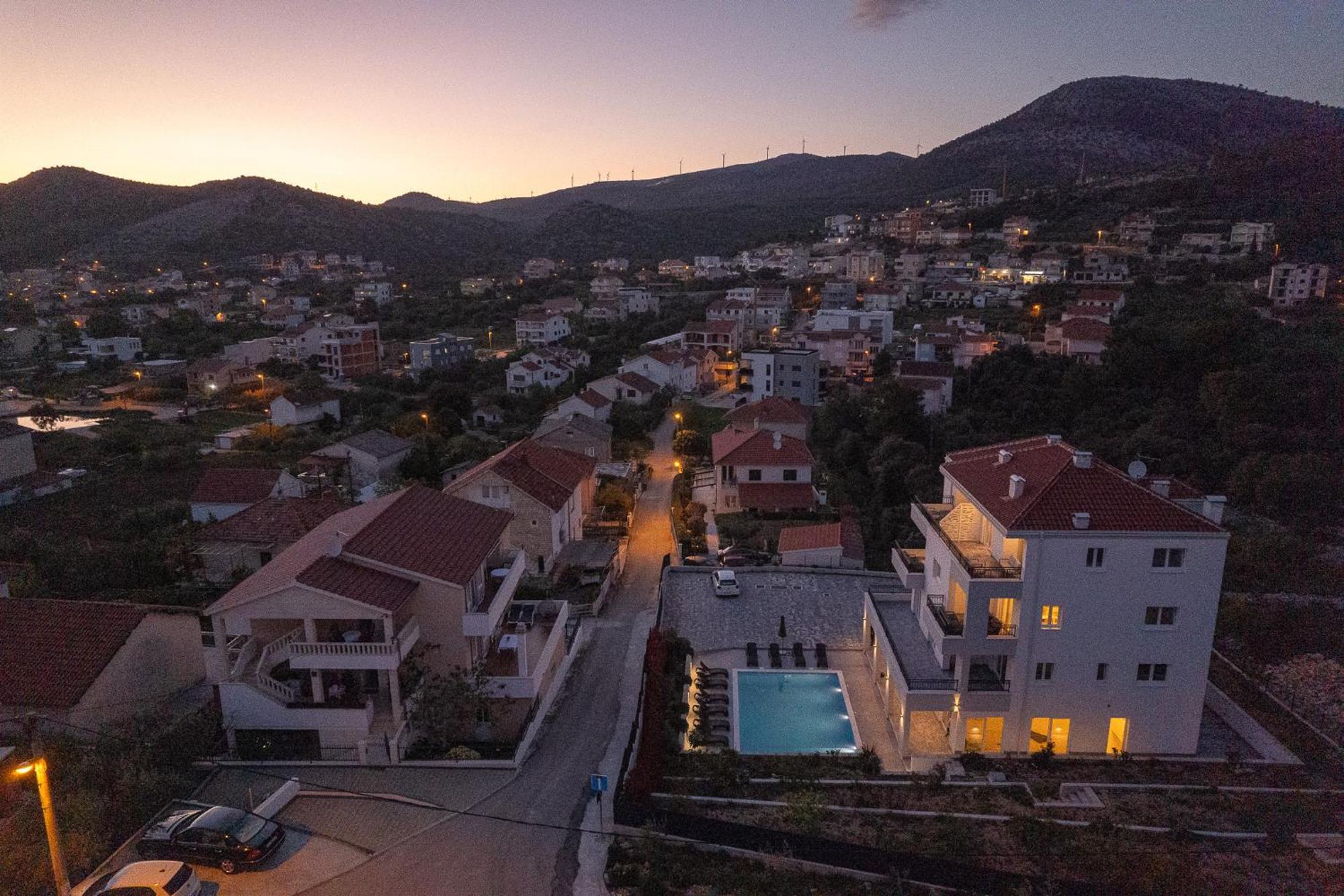 Villa Barbara & Zoran With Free Parking And Heated Swimming Pool Seget Vranjica Extérieur photo