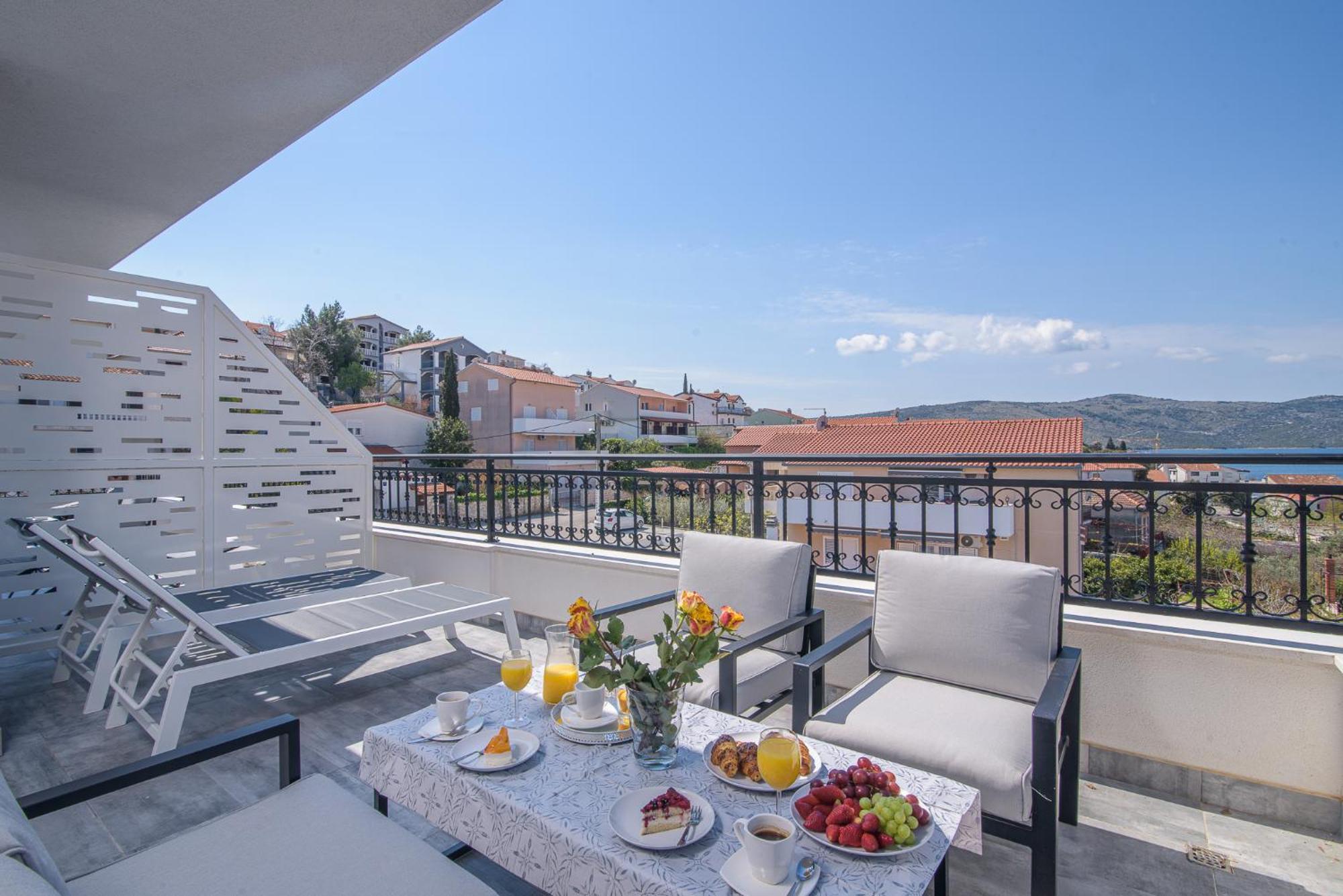 Villa Barbara & Zoran With Free Parking And Heated Swimming Pool Seget Vranjica Extérieur photo