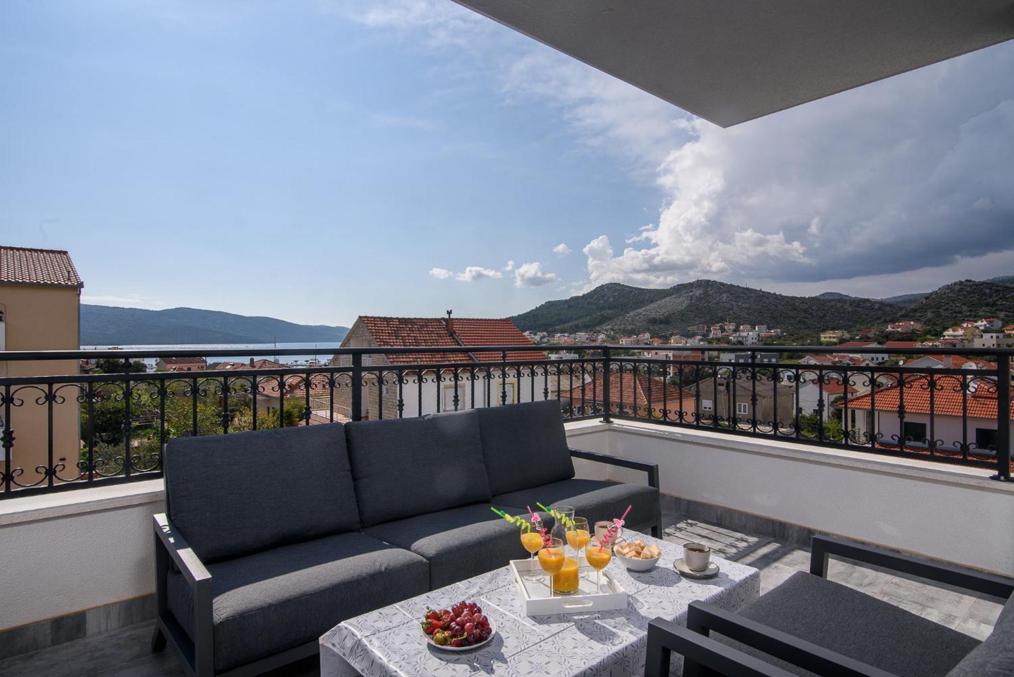 Villa Barbara & Zoran With Free Parking And Heated Swimming Pool Seget Vranjica Extérieur photo