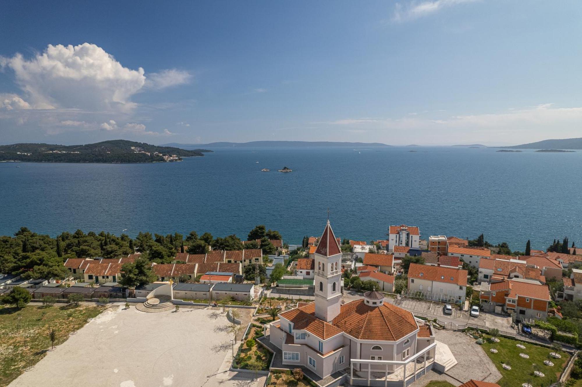 Villa Barbara & Zoran With Free Parking And Heated Swimming Pool Seget Vranjica Extérieur photo