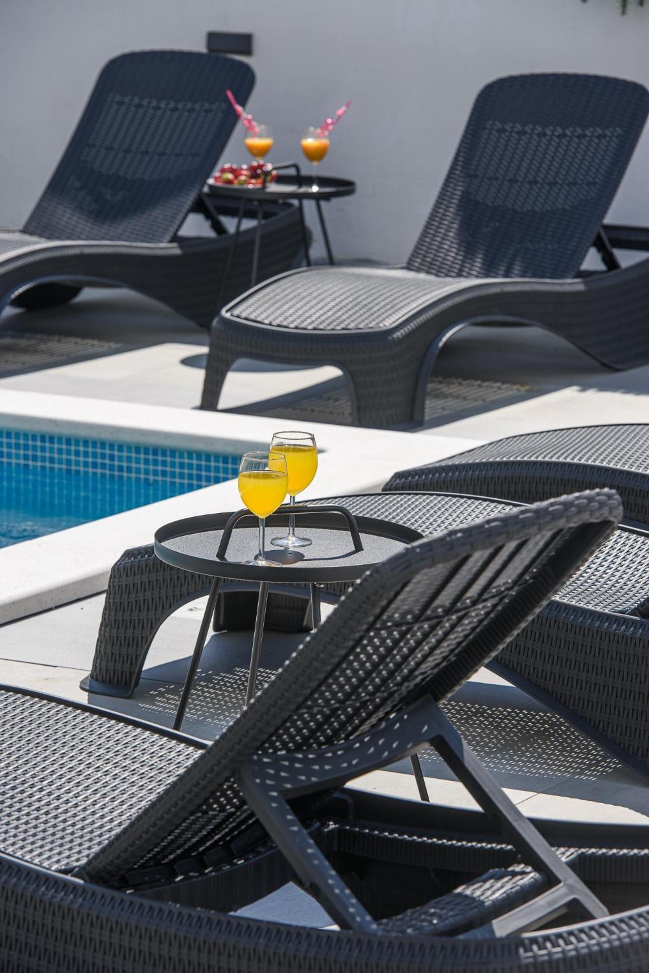 Villa Barbara & Zoran With Free Parking And Heated Swimming Pool Seget Vranjica Extérieur photo