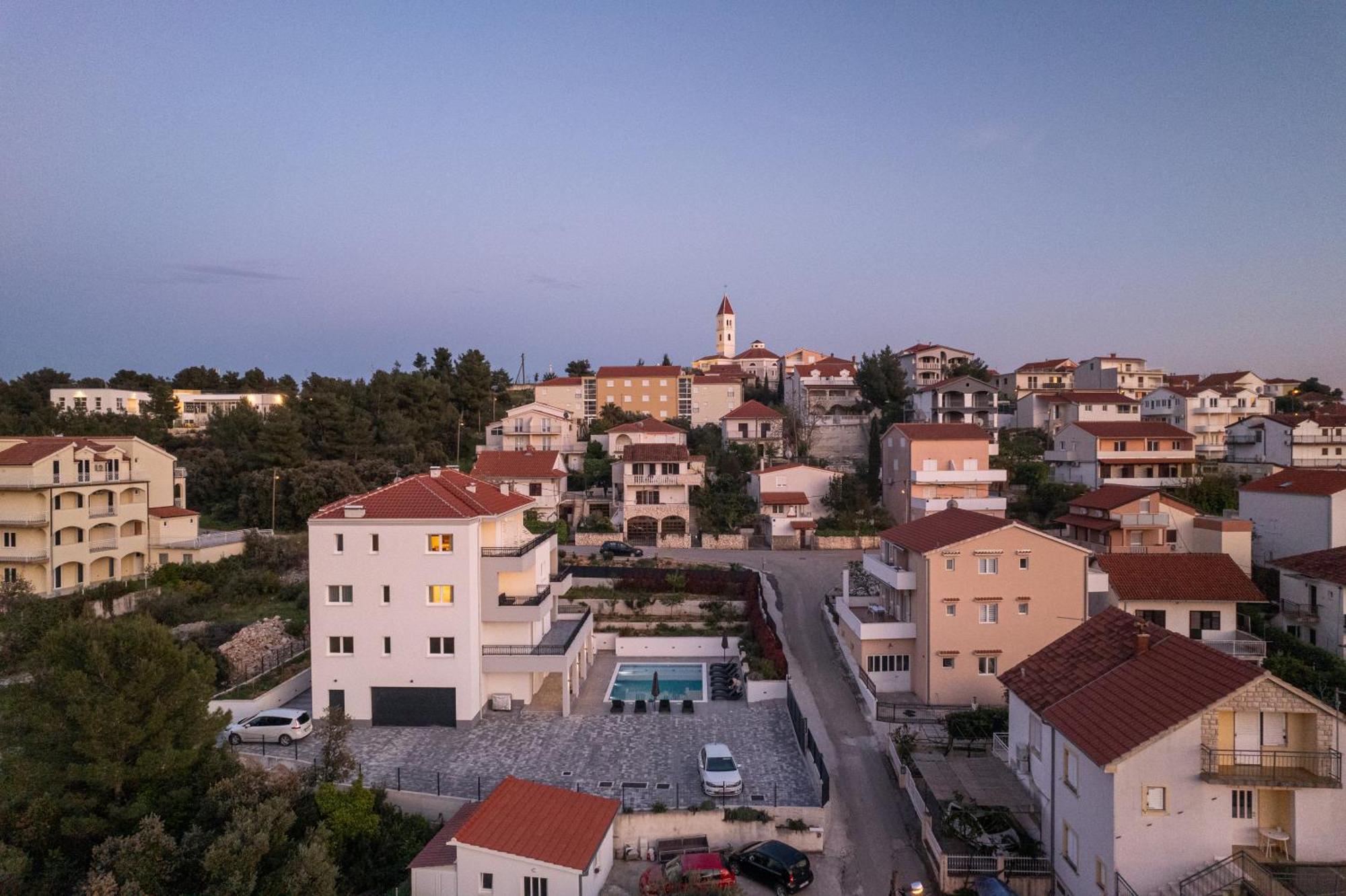 Villa Barbara & Zoran With Free Parking And Heated Swimming Pool Seget Vranjica Extérieur photo