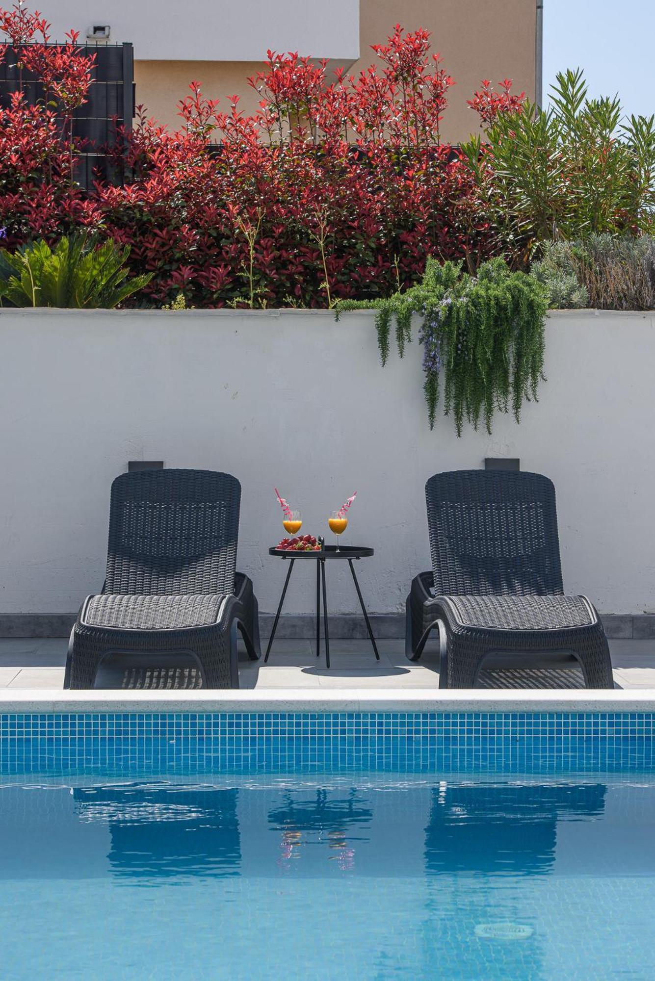 Villa Barbara & Zoran With Free Parking And Heated Swimming Pool Seget Vranjica Extérieur photo