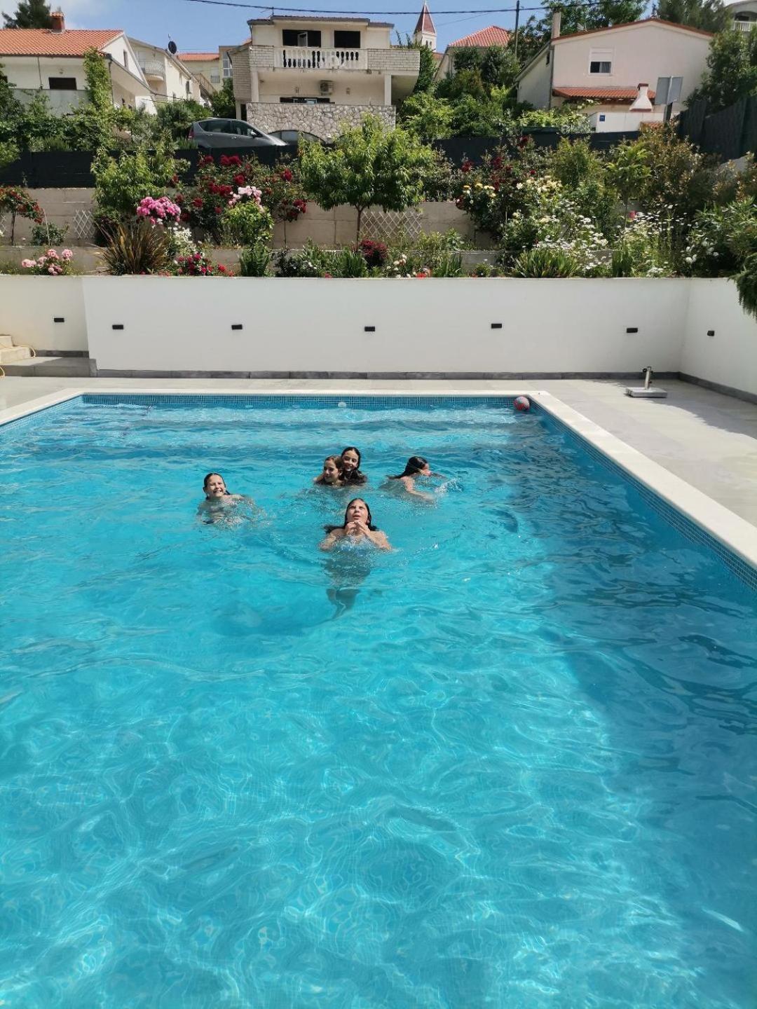 Villa Barbara & Zoran With Free Parking And Heated Swimming Pool Seget Vranjica Extérieur photo